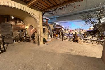 Presepe tradizionale - «Quando l'uomo era ospite discreto del mondo»